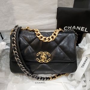 💝SOLD: @leemeiko💕CHANEL 19 Goatskin Small Flap💖